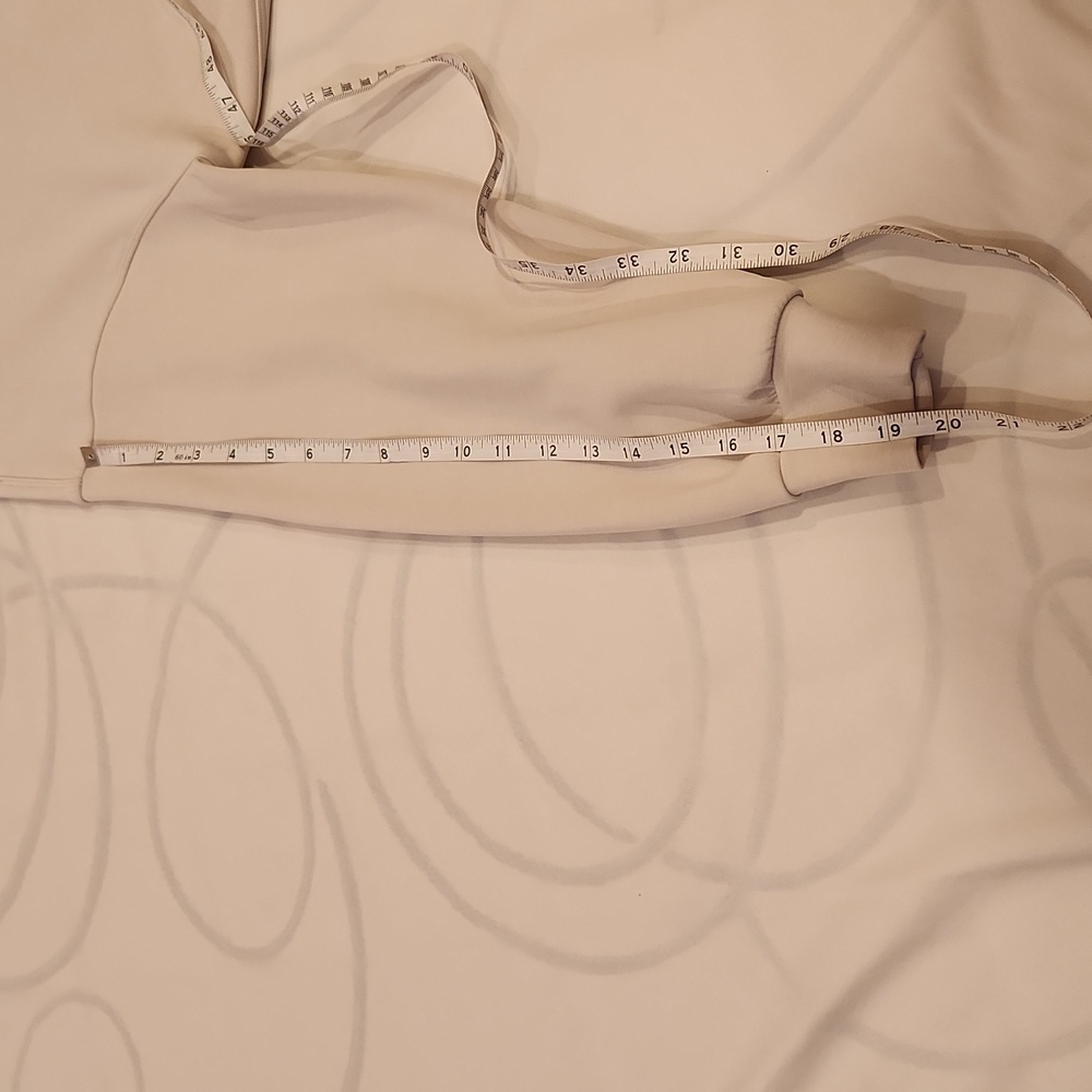 Lululemon Softstreme Perfectly Oversized Cropped Crew in mojave tan size 6 - Picture 16 of 17